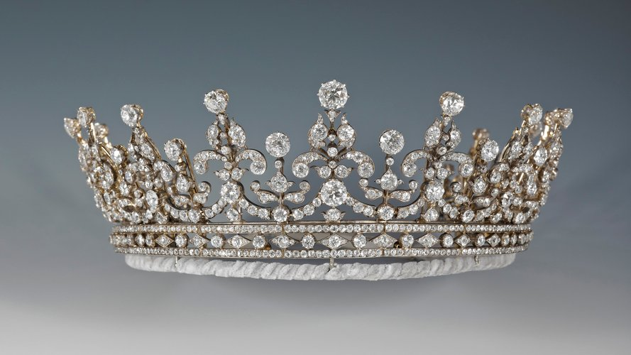 Diamond and pearl tiara, known as the Girls of Great Britain and Ireland tiara. Made by E. Wolff for Garrard and Co, as a wedding present for Princess May of Teck, 1893. Royal Collections Trust. 