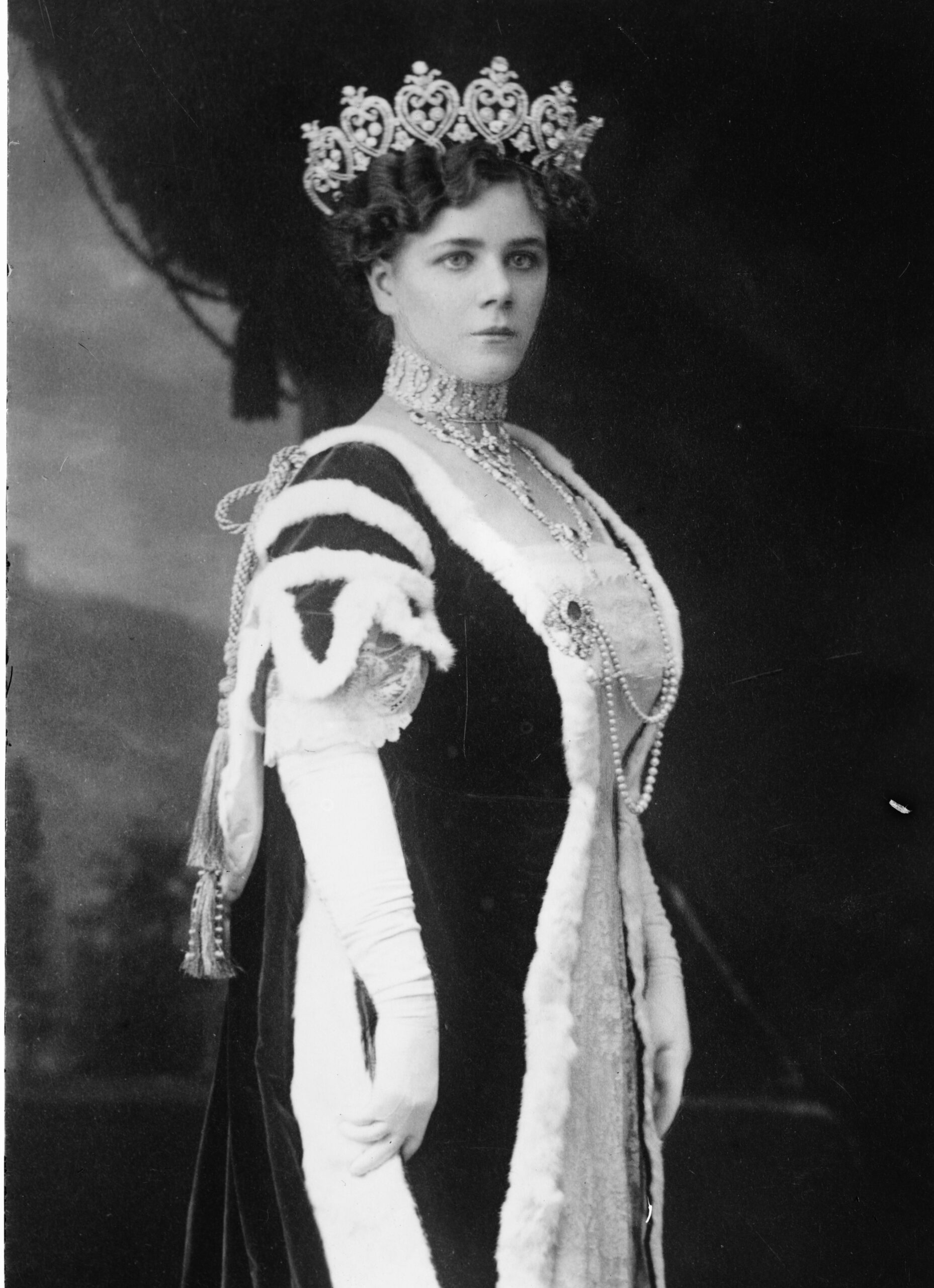 Duchess of Manchester wearing pearls