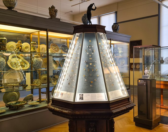 Octagonal display case with rings at the Ashmolean museum, Oxford. 