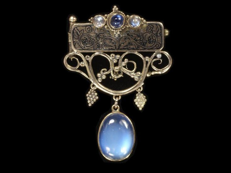 Gold, sapphire and moonstone brooch